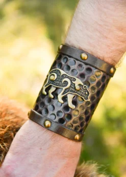 Armschützer aus Leder, Keltischer Bär-Motiv