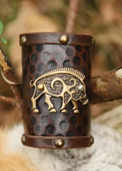 Armschützer aus Leder, Keltisches Wildschwein-Motiv