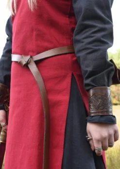 Armschützer aus Leder mit geprägtem Drachenmotiv, Jelling-Stil, Paar, dunkelbraun
