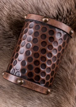 Armschützer aus Leder ohne Zierbeschläge