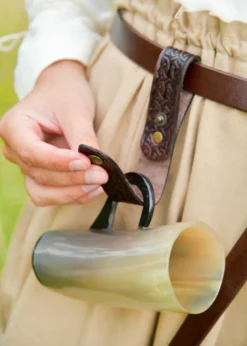 Becherhalter aus Leder mit Prägung, braun