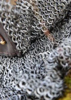 Beckenhaube mit Kettenbrünne aus vernieteten Flachringen, 2 mm Stahl