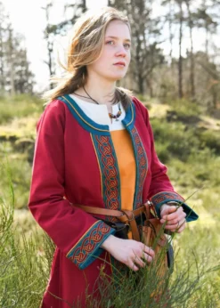 Bestickter Wikinger-Mantel Ella, weinrot-petrol