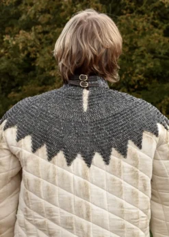 Bischofskragen, Kettenkragen mit Lederriemen und Schnallen