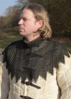 Bischofskragen, Kettenkragen mit Lederriemen und Schnallen