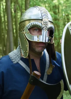 Brillenhelm Beowulf mit Wangenklappen und Kettenbrünne