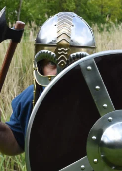 Brillenhelm Beowulf mit Wangenklappen und Kettenbrünne