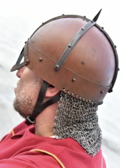 Der Gjermundbu Helm mit vernieteter Brünne, 2 mm Stahl