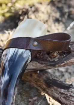 Einfacher Gürtelhalter für Trinkhorn aus Leder, Hornhalter, dunkelbraun