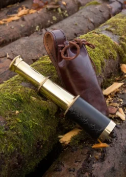 Fernrohr mit Ledertasche