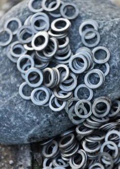 FRM/FWM 1kg Paket lose flache Kettenringe, gestanzt, ID8mm