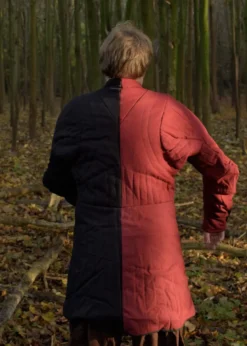 Gambeson mit Knöpfen, Jupon, rot und schwarz