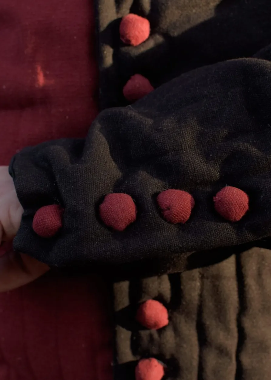 Gambeson mit Knöpfen, Jupon, rot und schwarz
