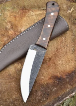 Gebrauchsmesser mit Walnussgriff und Lederscheide