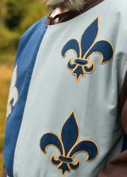 Gefütterter Mittelalter Wappenrock mit Lilie, Mi-Parti, blau - blaugrau