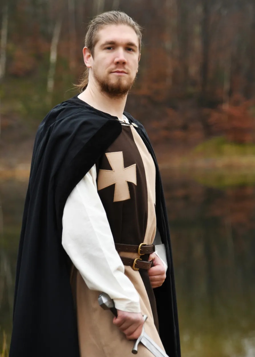 Gefütterter Mittelalter Wappenrock mit Tatzenkreuzen, braun