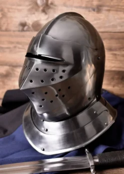 Geschlossener Helm, englischer Stil, 16. Jh.