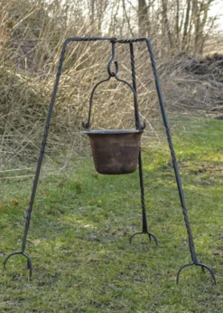 Geschmiedetes Dreibein, ca. 93 cm