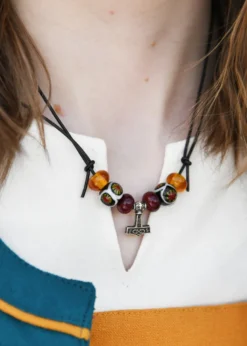 Glasperlenkette mit Thors Hammer Anhänger
