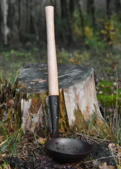 Große Mittelalter-Schaumkelle mit Griff aus Eschenholz
