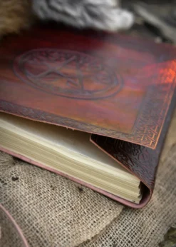 Grosses Lederbuch mit Pentagramm, braun, ca. 20 x 25 cm