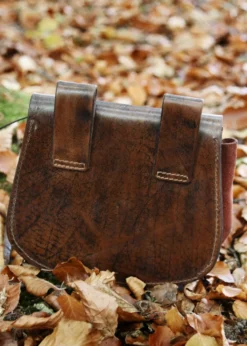 Gürteltasche aus Leder mit Vegvísir-Prägung, Braun