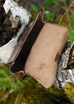 Gürteltasche mit keltischen Zierbeschlägen