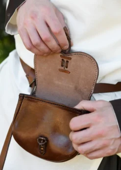 Gürteltasche mit keltischen Zierbeschlägen