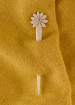 Haarnadel / Gewandnadel aus Knochen mit Stern-Motiv