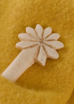 Haarnadel / Gewandnadel aus Knochen mit Stern-Motiv
