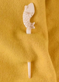 Haarnadel / Gewandnadel aus Knochen mit Fisch-Motiv