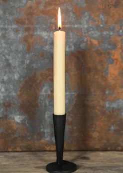 Handgeschmiedeter Kerzenhalter mit spiralförmigem Fuß
