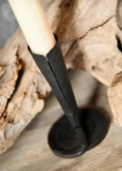 Handgeschmiedeter Kerzenhalter mit spiralförmigem Fuß