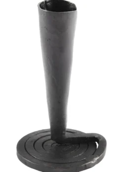 Handgeschmiedeter Kerzenhalter mit spiralförmigem Fuß