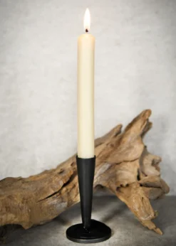 Handgeschmiedeter Kerzenhalter mit spiralförmigem Fuß