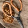 Handgeschmiedete Schere mit Lederwicklung