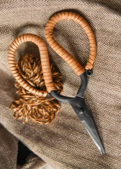 Handgeschmiedete Schere mit Lederwicklung