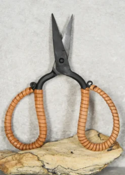 Handgeschmiedete Schere mit Lederwicklung