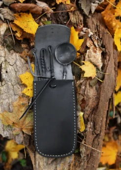 Handgeschmiedetes Essbesteck, vierteilig mit Ledertasche