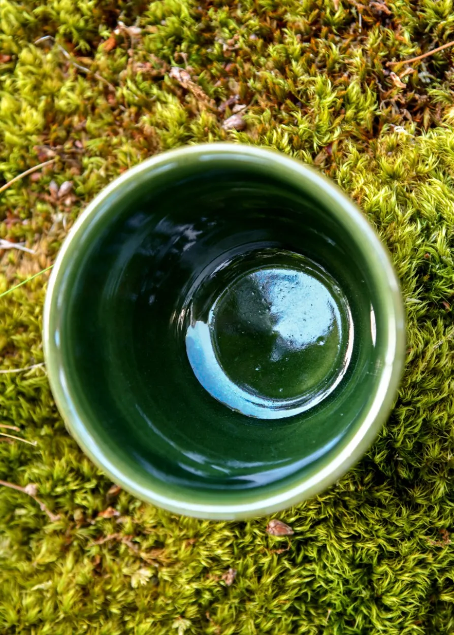 Historischer Becher aus Ton, ohne Henkel