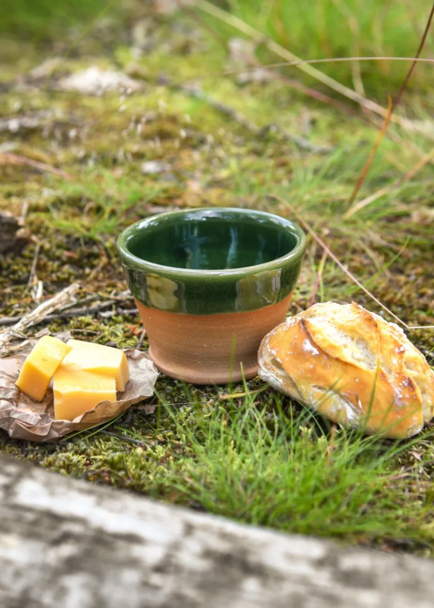 Historischer Becher aus Ton, ohne Henkel