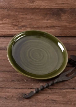 Hochmittelalterlicher Essteller aus Ton, grün, 22 cm