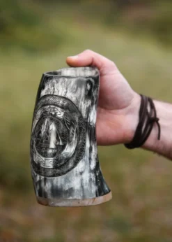 Hornbecher, Bierkrug mit Holzboden und Valknut-Motiv Nr.1