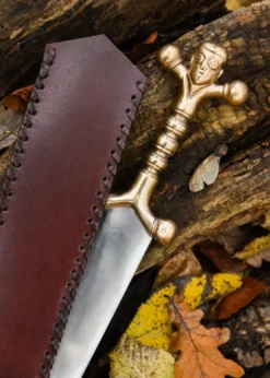 Keltischer Dolch mit Bronzegriff und Lederscheide