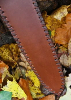 Keltischer Dolch mit Bronzegriff und Lederscheide