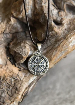 Kettenanhänger aus Silber - Vegvísir
