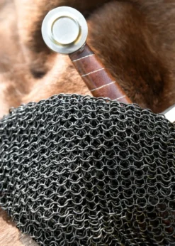Kettenhaube, V-Auschnitt, ID9mm, brüniert