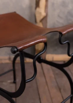 Klapphocker mit Ledersitz