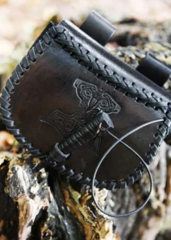 Kleine Gürteltasche aus Leder mit Thorshammer-Prägung, Schwarz