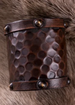 Kleiner Armschützer aus Leder ohne Zierbeschläge